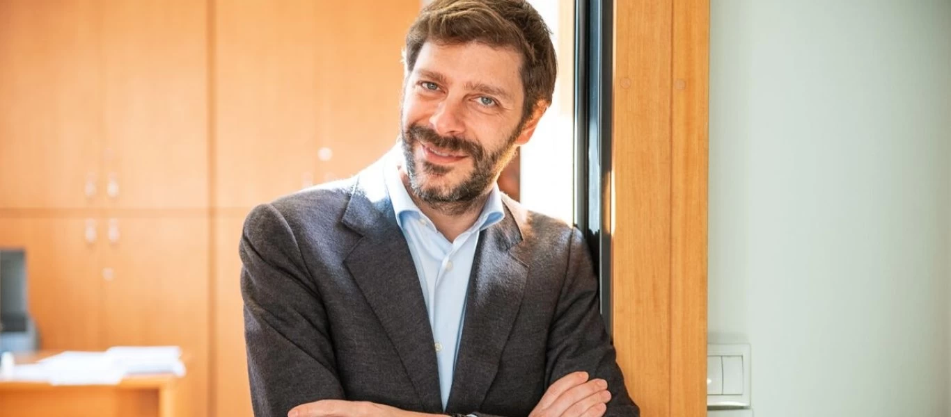 Ν.Γιατρομανωλάκης: Ο πρώτος ανοιχτά ομοφυλόφιλος υφυπουργός - Η σχέση του με το ΕΛΙΑΜΕΠ